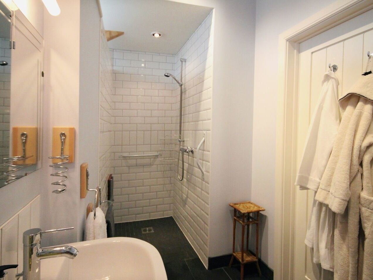 Cottage | Badkamer | Een douche