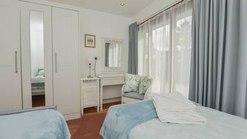 Cottage | 2 bedrooms, individually decorated, individually furnished, free WiFi