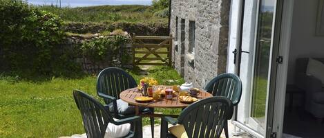 Cottage | Outdoor dining