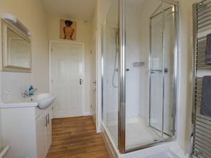 Cottage | Bathroom | Shower
