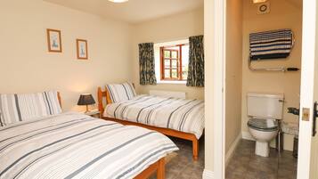 Cottage | 3 bedrooms, individually decorated, individually furnished, free WiFi