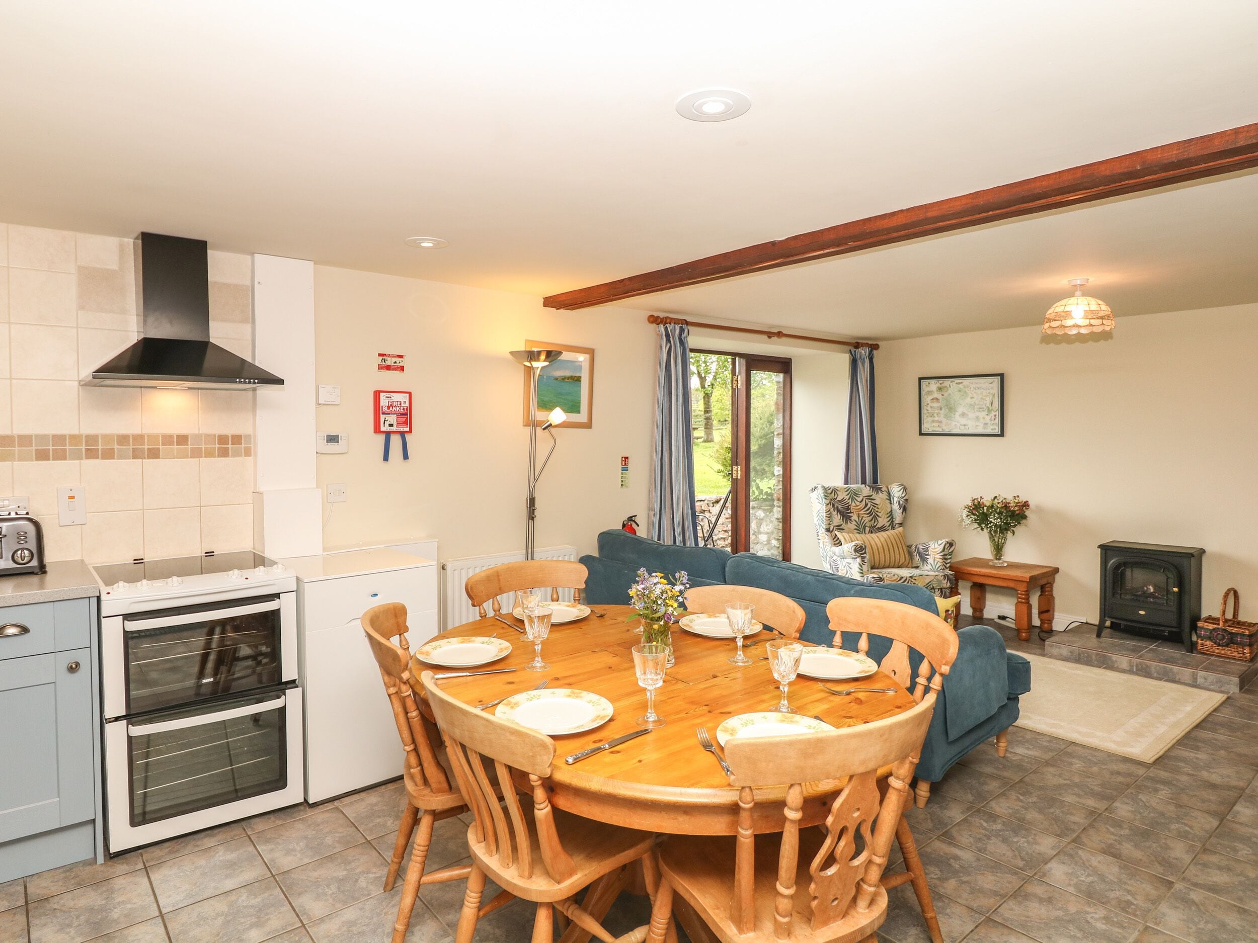 Cottage | Private kitchen | Fridge, microwave, stovetop, dishwasher