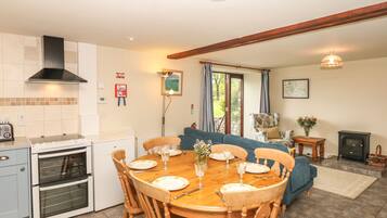 Cottage | Private kitchen | Fridge, microwave, stovetop, dishwasher