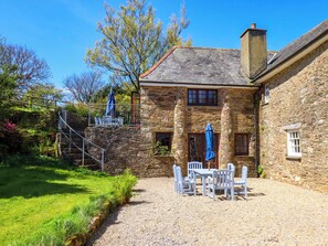 Outdoor dining - East Bickleigh (Totnes)
