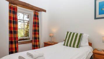 Cottage | 3 bedrooms, individually decorated, individually furnished, free WiFi