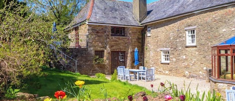Cottage | Outdoor dining