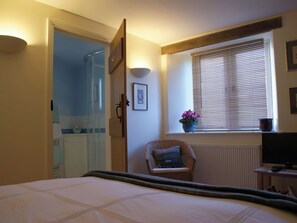 1 bedroom, individually decorated, individually furnished, free WiFi