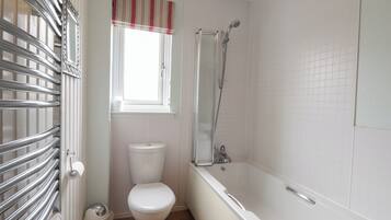 Cottage | Bathroom | Shower, hair dryer