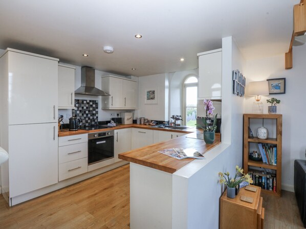 Ferienhaus | Eigene Küche | Herdplatte, Geschirrspüler, Hochstuhl, Kochgeschirr/Geschirr/Besteck