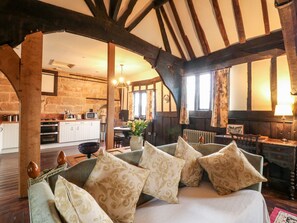 Interior - Porter's Lodge (Tamworth)