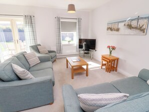 Cottage | Living area | TV