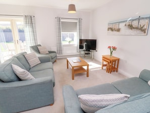 Cottage | Living area | TV
