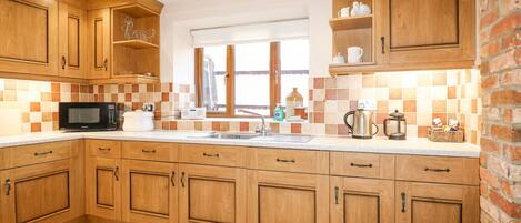 Cottage | Private kitchen | Dishwasher, electric kettle, toaster, highchair