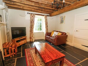 Cottage | Living area | TV, fireplace, DVD player - Penuwch Fach (Aberystwyth)