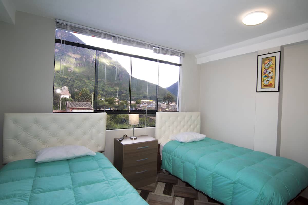 Habitación doble | Edredones de plumas, cortinas opacas, wifi gratis y ropa de cama