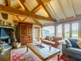 Cottage | Living room | TV, fireplace