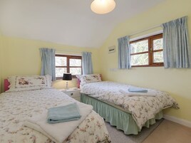 Cottage | 2 bedrooms, individually decorated, individually furnished, free WiFi