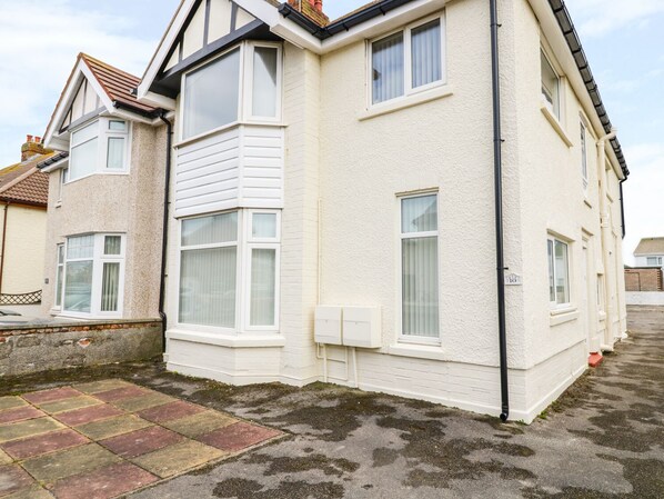 Exterior - Beside The Sea - Ar Lan y Mor (Llandudno)