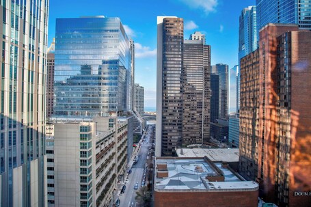 Aloft Chicago Mag Mile - Image 1