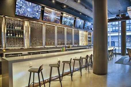 Aloft Chicago Mag Mile - Image 3
