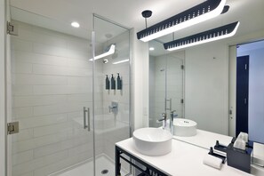 Duschwanne, Regendusche, Handtücher