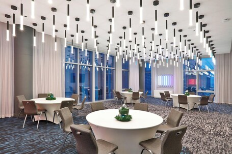 Aloft Chicago Mag Mile - Image 4