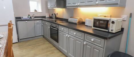 코티지 | 전용 주방 | 전자레인지, 쿡탑, 식기 세척기, 유아용 의자