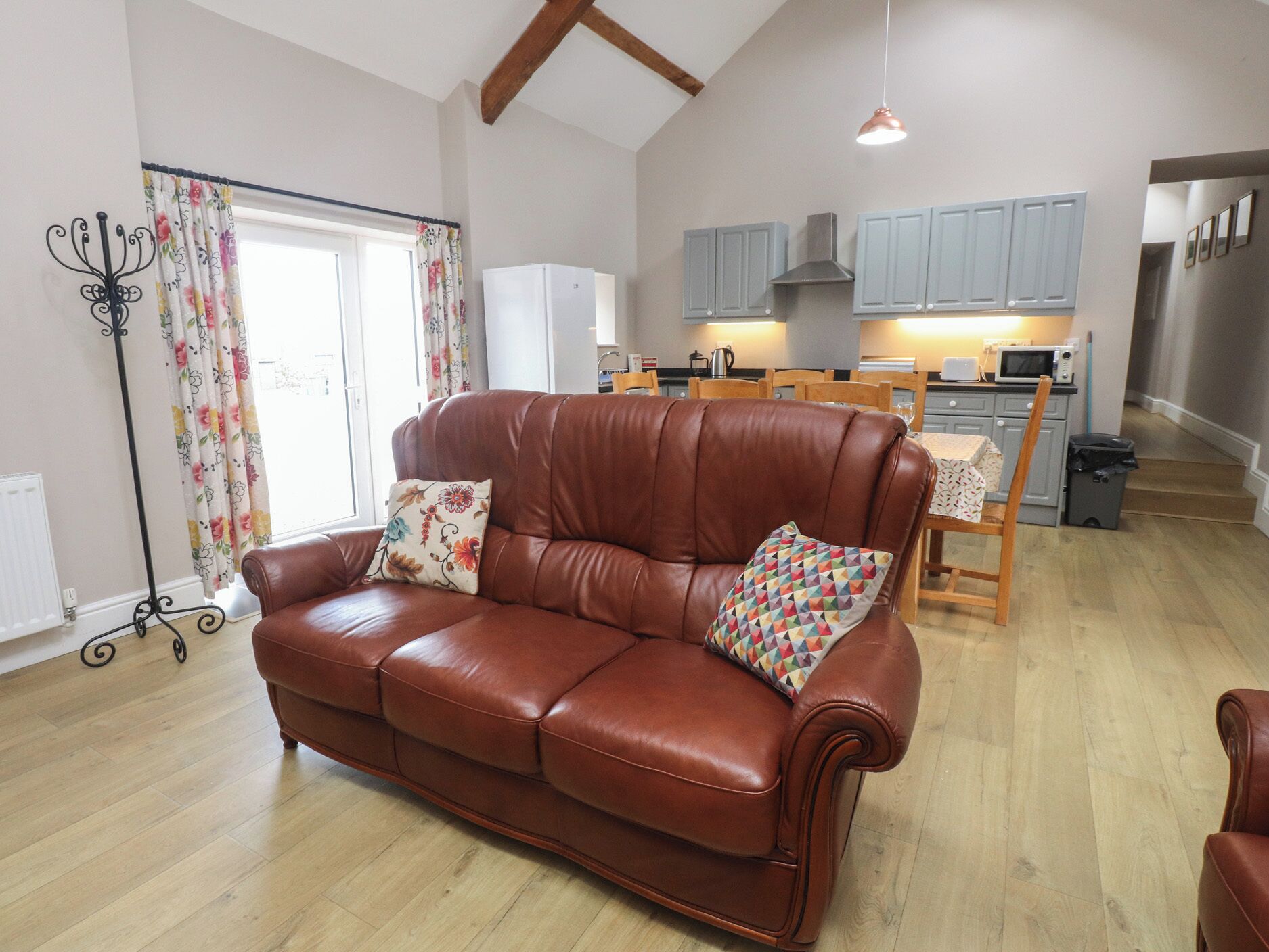 Cottage | Living area | TV