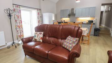 Cottage | Living area | TV