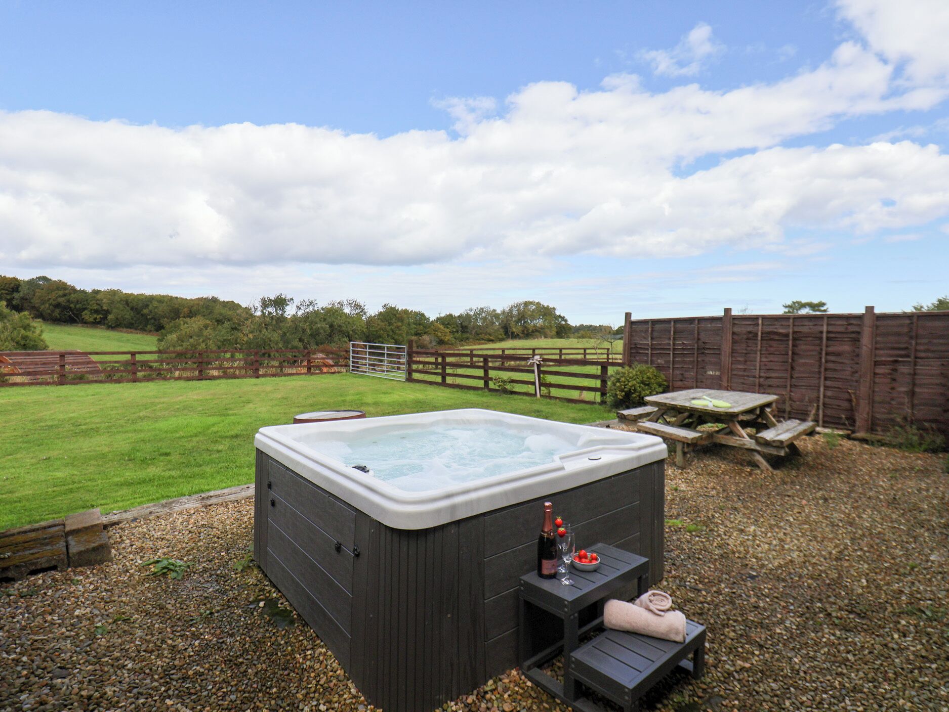 Κατάλυμα σε Αγροικία | Γεύματα σε εξωτερικό χώρο