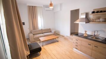 Junior Suite, Pool View | Living area