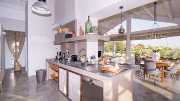 Frigorifero, microonde, forno, lavastoviglie