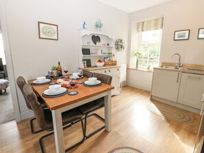 Cottage | Dining