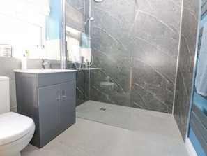 Cottage | Bathroom | Shower
