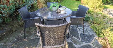 Cottage | Outdoor dining