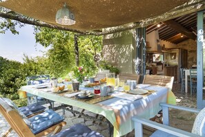 Outdoor dining - Campodalto 8, Emma Villas (Paciano)