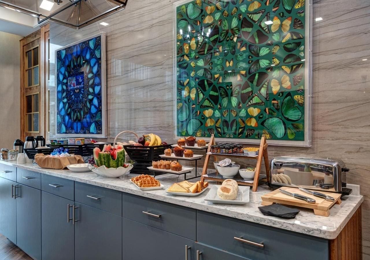 lunch and dinner served