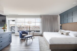 Quarto tradicional, 1 cama King, terraço | Cofres nos quartos, espaço de trabalho para notebook, cortinas blackout