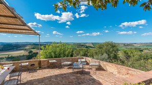 Outdoor dining - Casale Rasa 20+2, Emma Villas (Asciano)