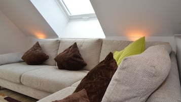 Smart-TV, Bücher, Stereoanlage