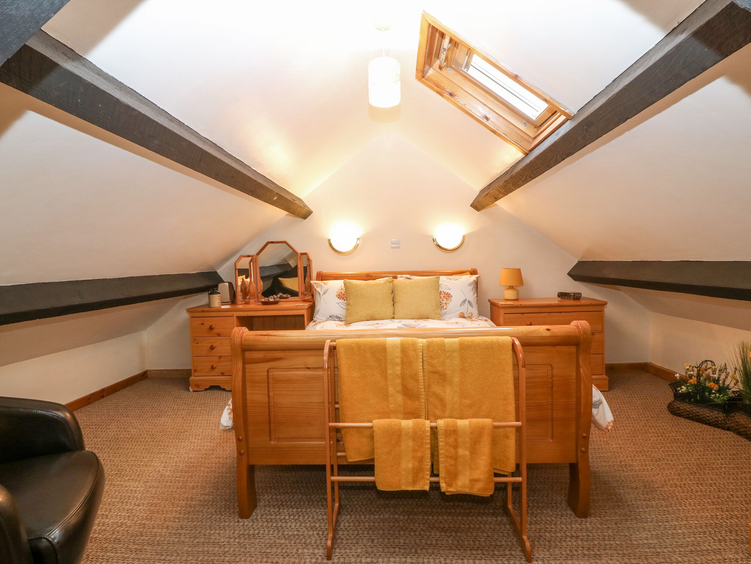 Cottage | 2 bedrooms, individually decorated, individually furnished, free WiFi