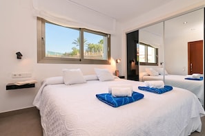 3 chambres, fer et planche à repasser, Wi-Fi, draps fournis