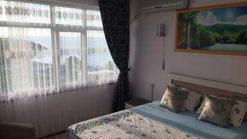 Classic Apartment, Sea View | 3 bedrooms, Egyptian cotton sheets, premium bedding, desk