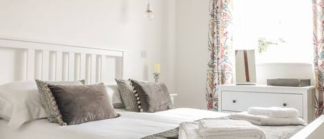 Cottage | 2 bedrooms, individually decorated, individually furnished, free WiFi