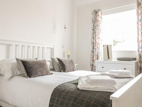 Cottage | 2 bedrooms, individually decorated, individually furnished, free WiFi