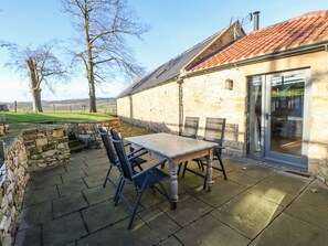 Cottage | Outdoor dining