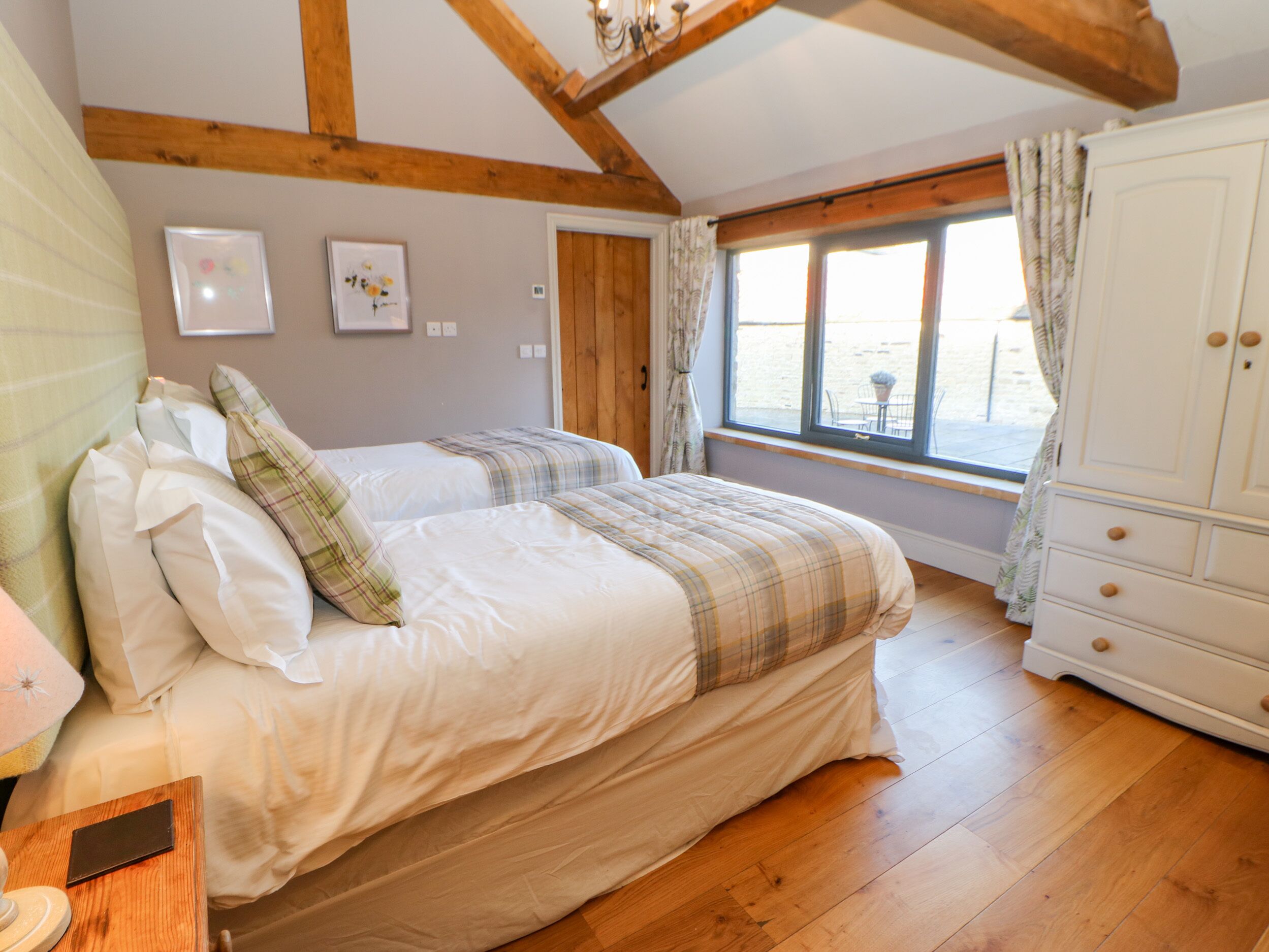 Cottage | 2 bedrooms, individually decorated, individually furnished, free WiFi