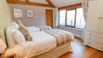 Cottage | 2 bedrooms, individually decorated, individually furnished, free WiFi