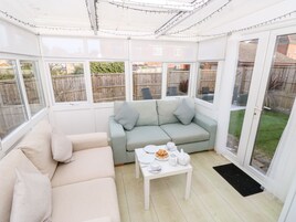 Cottage | Living area | TV, DVD player