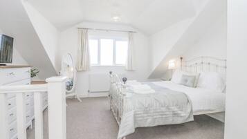 3 bedrooms, individually decorated, individually furnished, free WiFi